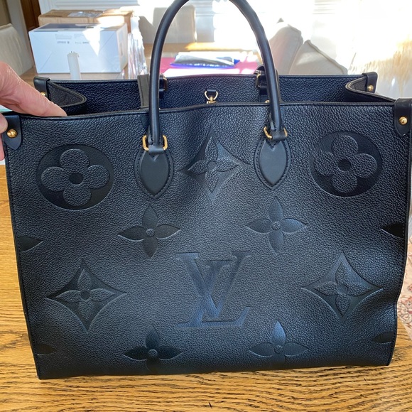 Authentic Louis Vuitton Black OnTheGo GM with authentic LV Bandeau - Picture 3 of 17